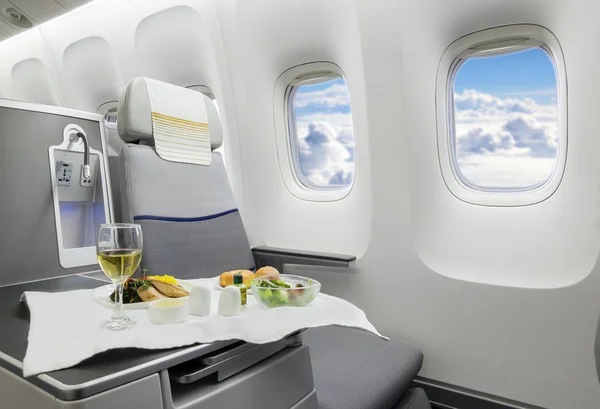 Essen in der Business Class — Stockfoto