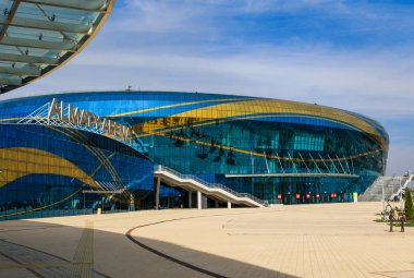 Almatı, Kazakistan - 12 Ekim 2016: Ice arena Almatı Arena Kış Üniversite Oyunları 2017 Almatı şehrinde 2016 yılında yaptırılmıştır.