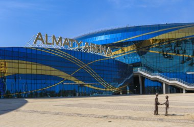 Almatı, Kazakistan - 12 Ekim 2016: Ice arena Almatı Arena Kış Üniversite Oyunları 2017 Almatı şehrinde 2016 yılında yaptırılmıştır.