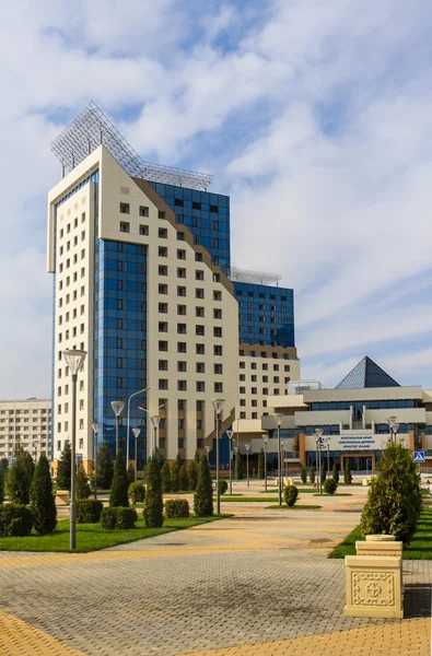 Almaty, Cazaquistão - 12 de outubro de 2016: a vila de atletas foi construída em 2016 para a Universíada de Inverno 2017 na cidade de Almaty . — Fotografia de Stock