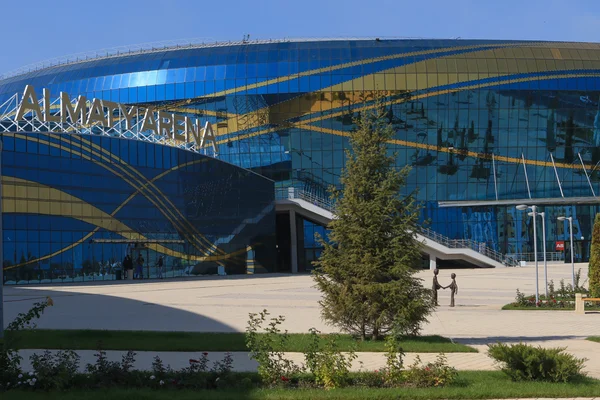 Almatı, Kazakistan - 12 Ekim 2016: Ice arena Almatı Arena Kış Üniversite Oyunları 2017 Almatı şehrinde 2016 yılında yaptırılmıştır.