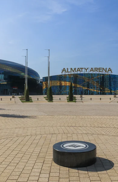 Almatı, Kazakistan - 12 Ekim 2016: Ice arena Almatı Arena Kış Üniversite Oyunları 2017 Almatı şehrinde 2016 yılında yaptırılmıştır.