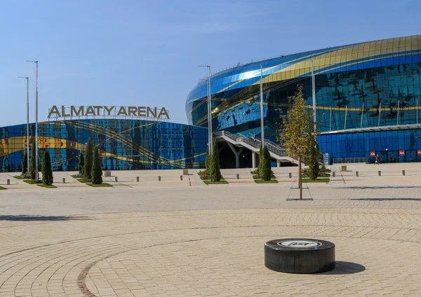 Almatı, Kazakistan - 12 Ekim 2016: Ice arena Almatı Arena Kış Üniversite Oyunları 2017 Almatı şehrinde 2016 yılında yaptırılmıştır.
