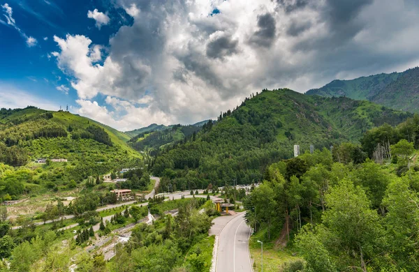 Vue sur les montagnes à Almaty — Photo