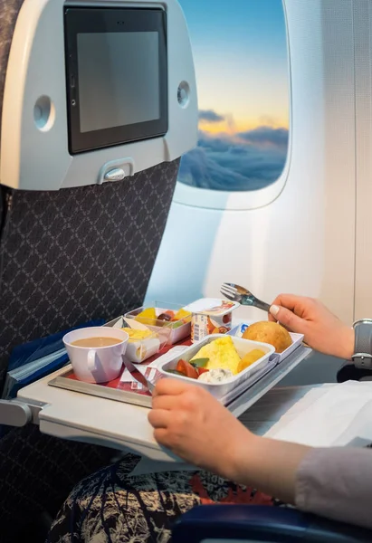 Almoço a bordo do avião — Fotografia de Stock