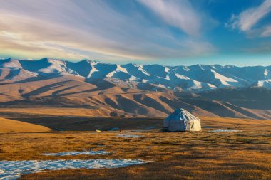 Kazakistan, Orta Asya dağlarında Urta göçebe evde