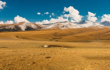 Kazakistan, Orta Asya dağlarında Urta göçebe evde