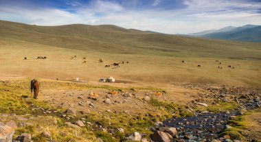Kazakistan, Orta Asya dağlarında Urta göçebe evde