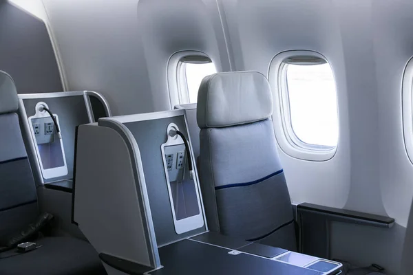 空の席と航空機内のウィンドウ — ストック写真