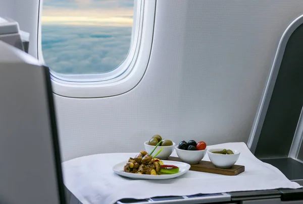 Pranzo a bordo dell'aereo — Foto Stock