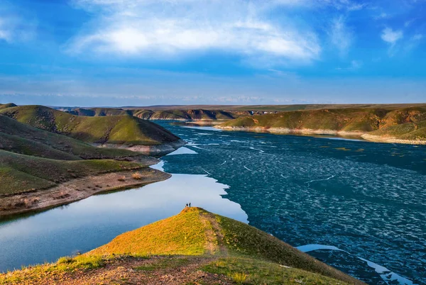 哈萨克斯坦阿拉木图地区高原河 — 图库照片