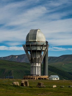Almaty şehrinin yakınlarındaki Kazakistan 'da yüksek dağ gözlemevi Assy Platosu