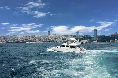 İstanbul manzarası ve Altın Boynuz 'daki eski kasaba Boğaz manzarası.
