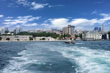 İstanbul manzarası ve Altın Boynuz 'daki eski kasaba Boğaz manzarası.
