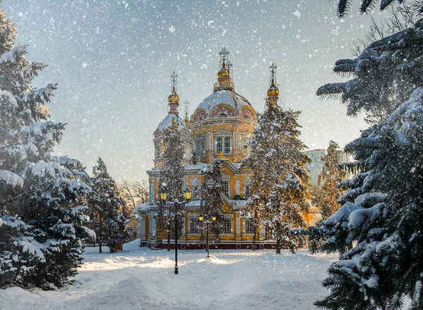 Panfilov Park, Almaty, Kazakistan 'daki Rus Ortodoks Katedrali