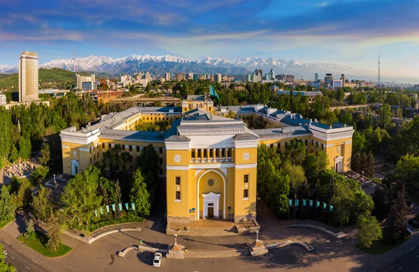 Letni Dzień Starym Centrum Miasta Almaty Kazachstan — Zdjęcie stockowe
