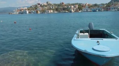Meis Adası, Kastellorizo şehrinde bir tekne. 