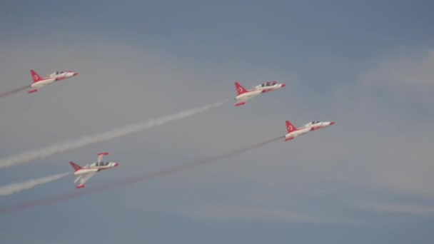 Antalya, Turkiet: april 2018. Turkiska stjärnor aerobatic team — Stockvideo