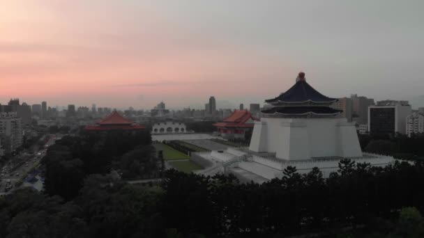 Luchtfoto Van National Chiang Kai Shek Memorial Hall — Stockvideo