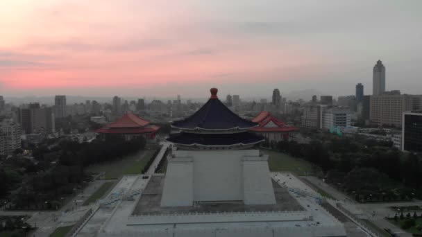 Vista Aérea Del National Chiang Kai Shek Memorial Hall — Vídeos de Stock