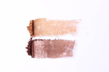 beyaz zemin üzerine gözler için farklı renklerde birkaç kozmetik göz farı gölgeler. gölgeler paleti. minimalizm, tedarik tasarım için. Sayfanın Üstü