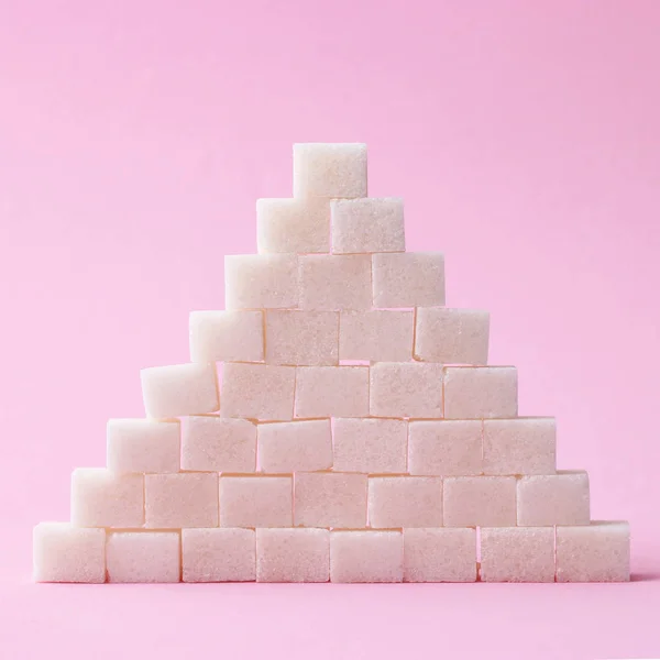 파스텔 배경에서 피라미드입니다 Minimalism 디자인 당뇨병 칼로리 — 스톡 사진