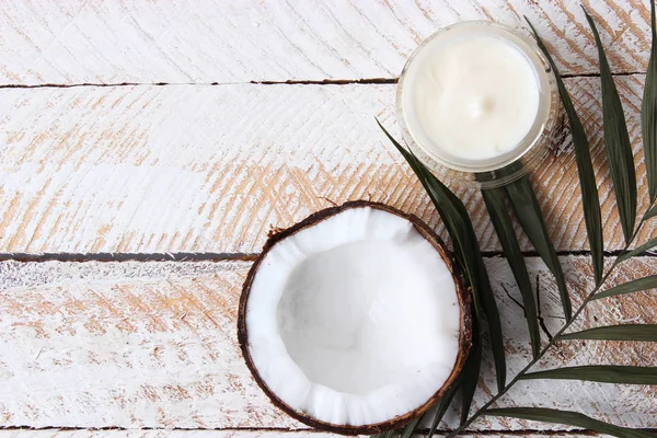Cosmetische Natuurlijke Huidverzorgingsproducten Van Kokosnoot Palm Blad Kokosnoot Cosmetische Crème — Stockfoto