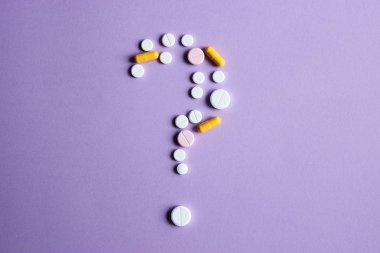 mor bir arka plan haplarla dışında bir soru işareti koydu. Sağlık kavramı, tıbbi soru 