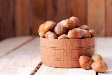 fındık ahşap arka planı. yararlı snack.