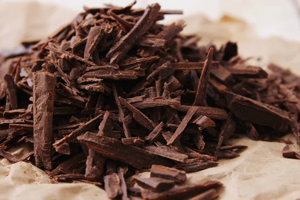 Una Manciata Gocce Cioccolato Uno Sfondo Leggero — Foto Stock