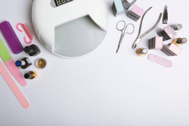 Manikür - yaratma araçları, jöle cilası, tırnak tedavisi için her şey, güzellik konsepti, özen. Metin için yer