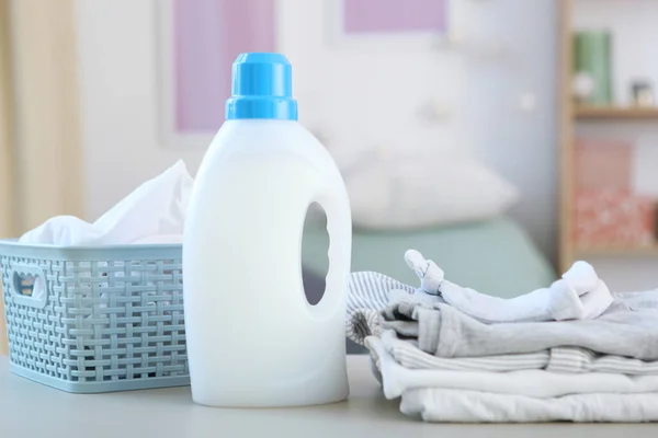 Roupas Bebê Detergentes Mesa Conceito Cuidado Roupas Bebê — Fotografia de Stock