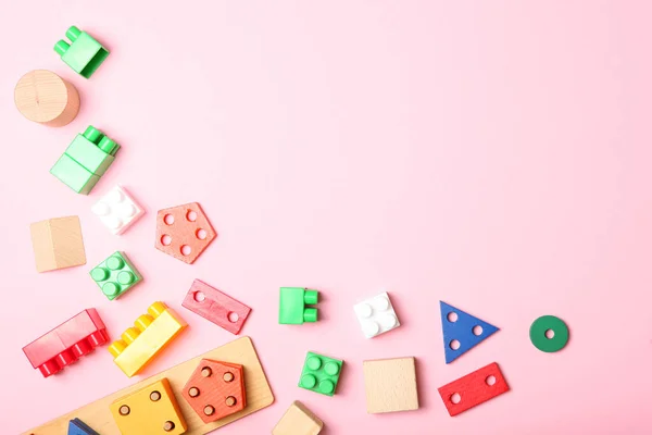 Conjunto Diferentes Juguetes Para Niños Una Vista Superior Fondo Color — Foto de Stock