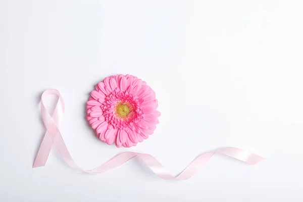 Nastro Rosa Gerbera Sfondo Colorato Vista Dall Alto Simbolo Del — Foto Stock