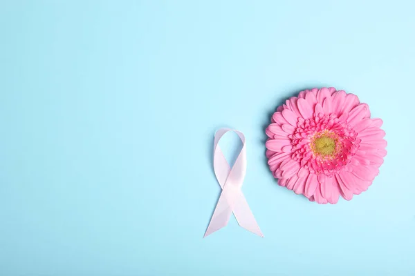 Pink Ribbon Gerbera Colored Background Top View Symbol Female Cancer — Stock Photo, Image