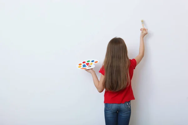 Cute Happy Girl Palette Paints Brush Light Background — Stock Photo, Image