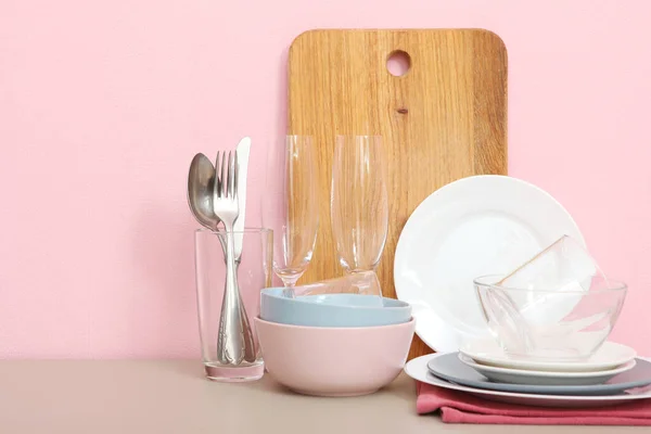 Набор Посуды Столе Композиция Стиле Минимализма Кухонной Утвари — стоковое фото