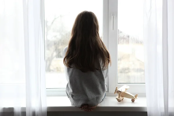 Einsam Trauriges Mädchen Hause Das Konzept Von Autismus Einsamkeit — Stockfoto