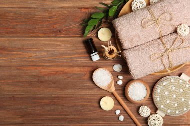 Bir masaüstü görünümünde metin için yeri olan güzel bir spa kompozisyonu.