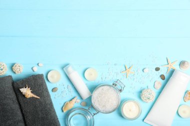 Bir masaüstü görünümünde metin için yeri olan güzel bir spa kompozisyonu.