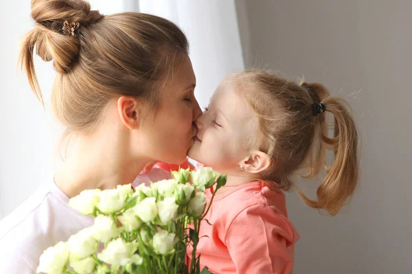 Mother Day Concept Mom Daughter Home — Stock Photo, Image