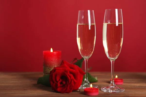 Шампанське Квіти Подарунки Столі День Святого Валентина — стокове фото