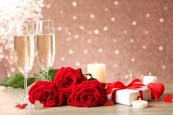 Шампанське Квіти Подарунки Столі День Святого Валентина — стокове фото