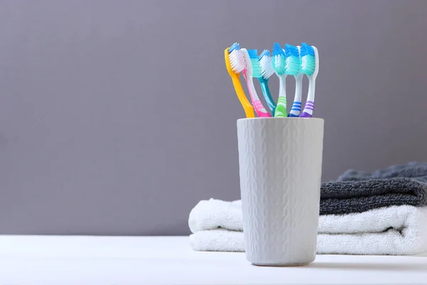 Escovas Dentes Produtos Limpeza Oral Mesa — Fotografia de Stock