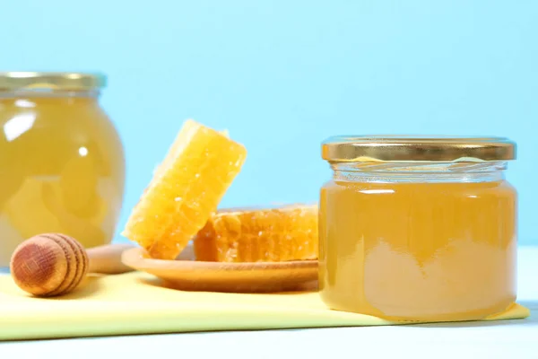 Φρέσκο Μέλι Στο Τραπέζι — Φωτογραφία Αρχείου