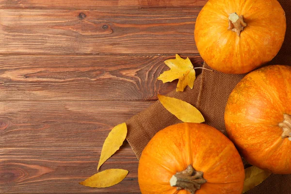 Autumn Background Leaves Pumpkins Colored Background Top View Thanksgiving Concept — Stock Photo, Image