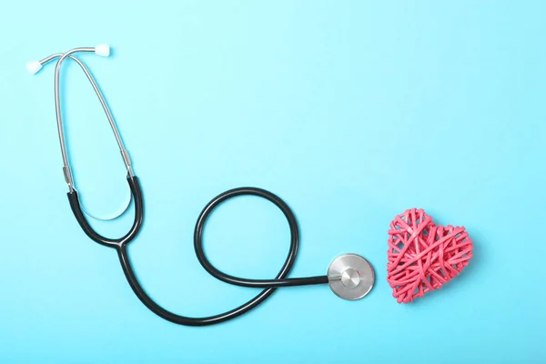 Stetoskop Serce Kolorowym Tle Zdrowie Medycyna — Zdjęcie stockowe