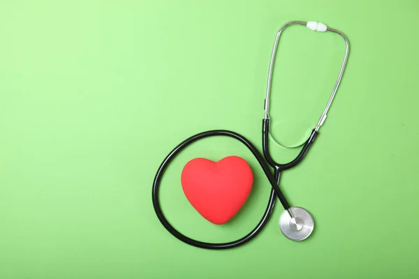 Estetoscópio Coração Sobre Fundo Cor Saúde Medicina — Fotografia de Stock