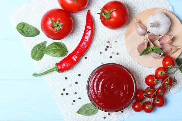 Ketchup Table Top View Tomato Sauce Fresh Tomatoes — Stock Photo, Image