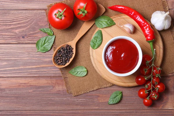 Ketchup Bordet Ovanifrån Tomatsås Färska Tomater — Stockfoto